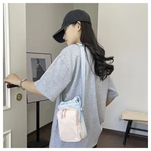 Korean colorblock mobile phone shoulder bag, casual crossbody bag for women daily outdoor travel.