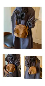 Sac bandoulière décontracté pour femme, sac marron vintage avec multi-poches pour le quotidien.