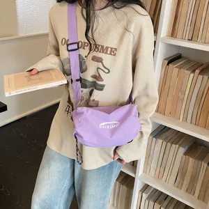 Borsa a tracolla a gnocchino in nylon viola da donna, borsa a spalla sportiva casual leggera.