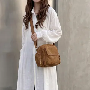 Sac bandoulière décontracté style coréen, léger multi-poches pour femmes élégantes.