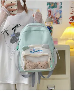 Linda mini mochila verde menta con bolsillo frontal transparente y ositos de peluche tiernos.