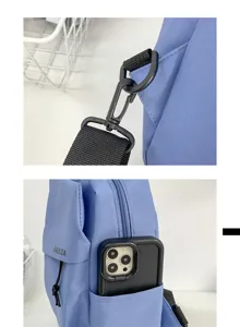 Vue détaillée du sac à bandoulière bleu montrant la sangle à boucle et la poche pour téléphone.