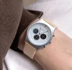Men fashion sports quartz watch with silver case white dial and beige strap detail
