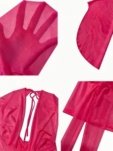 Dettaglio del mini abito trasparente in rete rosa vivo con scollo a V profondo e spalline sottili