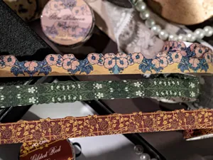 Set di nastro Washi floreale vintage con dettagli in lamina d'oro e glitter per diario fai da te.