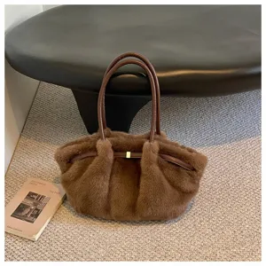 Borsa a spalla in morbido peluche marrone da donna, grande shopper invernale elegante.