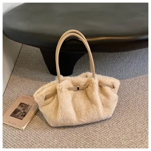 Borsa a spalla soffice donna inverno morbida pelliccia ecologica shopper elegante.