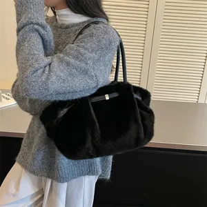 Borsa a spalla in peluche nera da donna, grande borsa tote morbida invernale per uso quotidiano