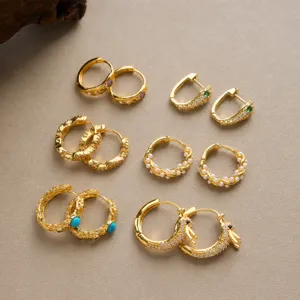Boucles d'Oreilles Créoles en Cuivre Plaqué Or avec Strass Délicates Perles Artificielles Serpent Dragon Boucles d'Oreilles Géométriques pour Femmes Bijoux de Fête
