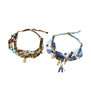 Ensemble de bracelets de perles tissés multicouches faits à la main, style bijoux colorés vintage.