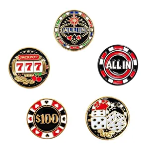 Jeu de marqueurs de balle de golf en email metallique avec design de jeton de casino.