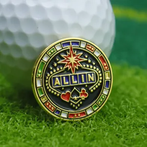 Marque de balle de golf en émail métallique avec design poker et texte ALLIN, accessoire.