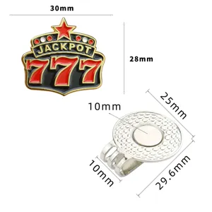 Set de marqueur de balle de golf et clip avec design jackpot 777 et dimensions claires.