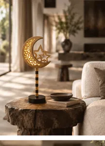 Luce notturna LED in legno con design creativo di luna e stelle, perfetta per decorazioni natalizie.