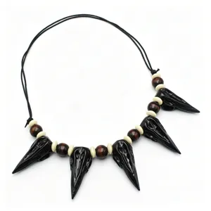 Collar de calavera de resina negra estilo tribal gótico cadena trenzada ajustable