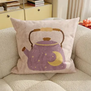 Détail de coussin décoratif avec motif théière douce et charmant design de lune.
