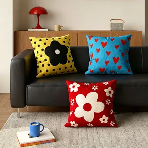 Set di federe decorative con simpatici motivi di fiori e cuori cartoon per divano letto soggiorno.