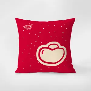 Rotes festliches Zierkissen mit kreativem Muster für Wohnzimmersofa und Neujahrsdeko.