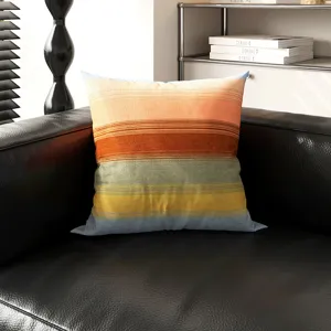 Dekorative gestreifte Kissenhülle für Sofa und Wohnzimmer, gemütlicher und moderner Einrichtungsstil.