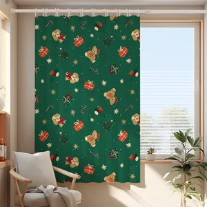 Détail de rideau de dessin animé de Noël avec motifs d'ours mignons dans une ambiance chaleureuse.