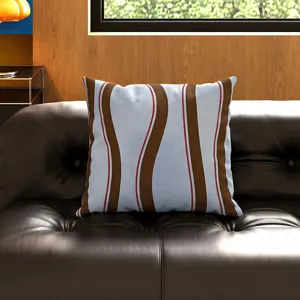 Vista detallada del cojín decorativo geométrico retro con diseño de rayas onduladas para sofá.