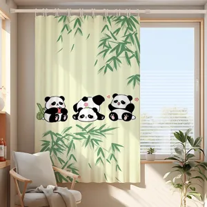 Detailansicht des Cartoon Panda Vorhangs mit süßem Tiermotiv und Bambusdruck für das Kinderzimmer.