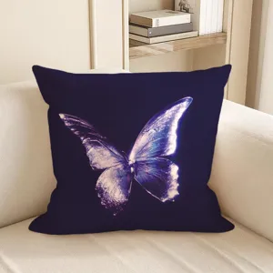 Leuchtendes Schmetterling Muster Detail auf dunklem Sofakissen, gemuetliches Wohnzimmer Kissen.