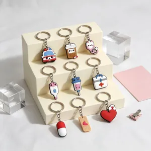 Lindo llavero de goma suave PVC con tema médico de dibujos animados bolsa colgante regalo