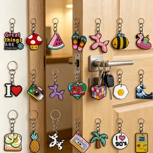Llaveros informales creativos de dibujos animados, lindo colgante de bolso de goma blanda PVC.