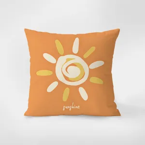 Oreiller orange scandinave detail avec motif de soleil mignon pour decoration interieure.
