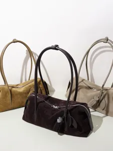 Bolso de hombro de ante para mujer, bolso hobo informal con asas largas y dijes de hojas.