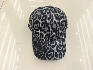 Chic black and silver leopard print baseball cap for women, trendy Korean style sun hat.