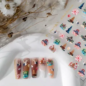 Autocollants d'ongles 3D dorés de style chinois avec architecture traditionnelle, grues et pivoines.