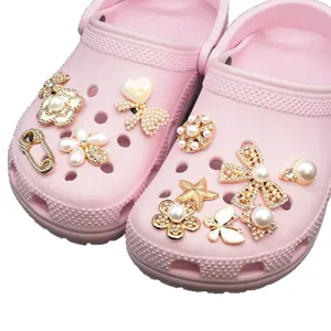 Pink clogs with luxury pearl and rhinestone shoe charms, DIY detachable chic flower accessories.