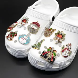 Noël Père Noël Bonhomme de Neige Arbre Cloche Métal Strass Breloques Chaussure Clog DIY Boucle de Chaussure Décorative