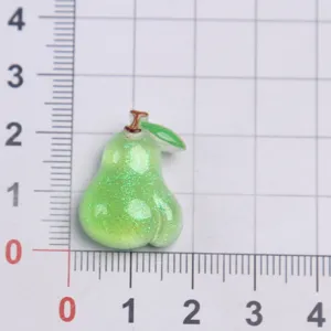 Dije de pera con brillo verde de resina accesorio de joyería DIY para funda de teléfono