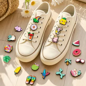 Mignons Breloques de Chaussure en PVC Dessin Animé Accessoires de Décoration de Boucle de Chaussure DIY Créatifs Pour Chaussures en Toile Baskets