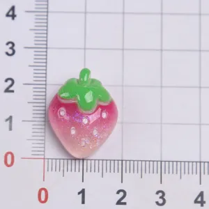 Dije de fresa de resina con purpurina rosa accesorio de joyería DIY para funda teléfono.