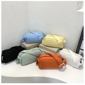 Minimalistische crossbody canvas tas, casual cilindrische schoudertas voor dagelijkse damesmode.