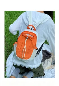 Mini sac à dos de sport outdoor bicolore avec cordon et poches en maille pour femme.