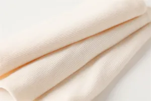 Close-updetail van zachte geribbelde gebreide winter nekwarmer stof textuur, effen warm ontwerp.