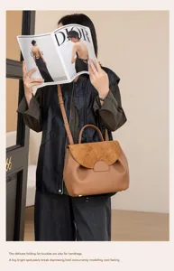 Stylish genuine leather shoulder bag for women, commuter handbag with large capacity.