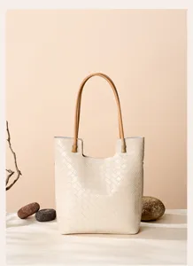 Large capacity woven leather tote bag for women, casual vintage shoulder handbag for daily use.