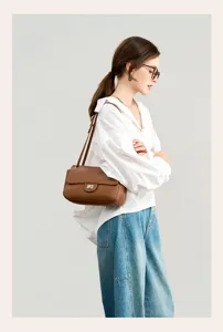 Genuine leather women shoulder bag commuter style brown cowhide casual daily fashion accessory
