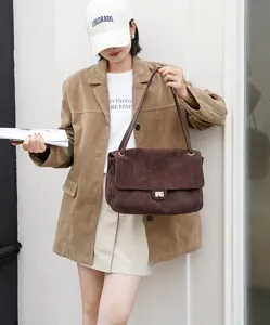 Elegante braune Wildleder Umhängetasche für Damen, Vintage Rindsleder Achseltasche mit Klappe.