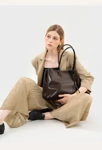 Retro genuine leather tote bag, large capacity stylish shoulder bag for women elegant daily use.