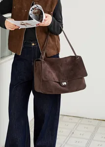 Braune Wildleder Umhängetasche für Damen, Vintage Klappdesign, lässige Achsel-Tasche.