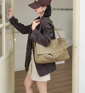Wildleder Umhängetasche mit großer Kapazität und Achseltasche für lässigen Vintagestil