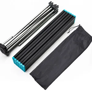 Mesa de camping plegable portátil de aluminio con listones y bolsa de almacenamiento.