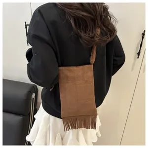 Bolso bandolera boho vintage de ante con flecos para mujer, bolso pequeño informal elegante.